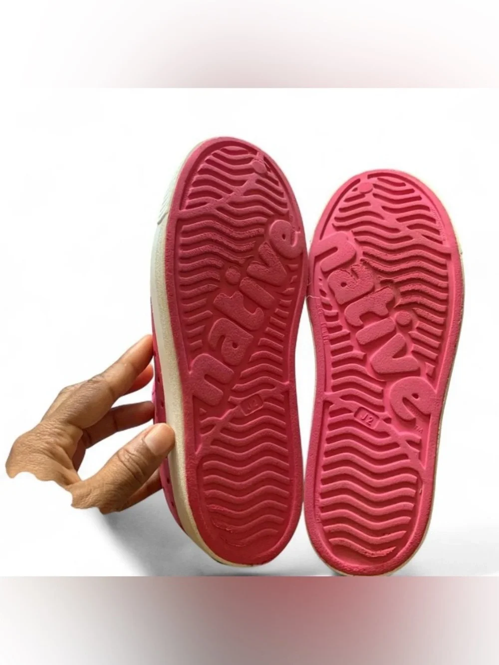 Native Jefferson pink play date sneakers girl size j2